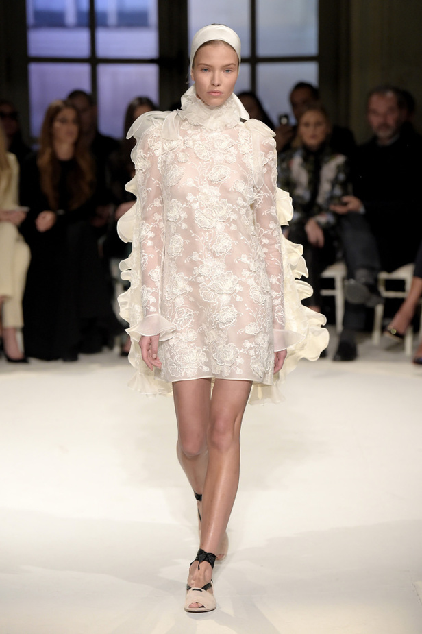 عرض ملكي لمجموعة جيامباتيستا فالي لربيع وصيف 2017