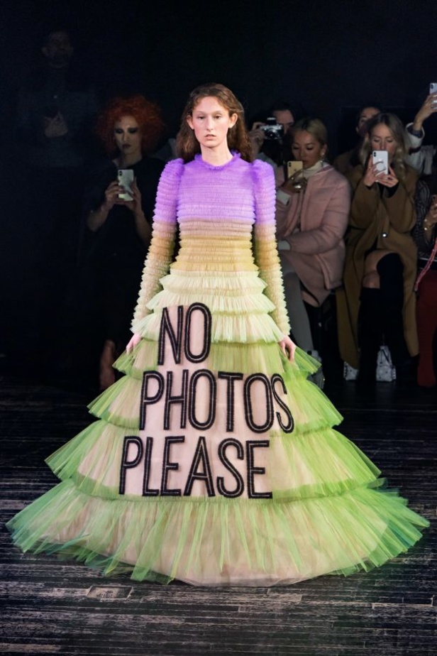 مجموعة طليعية من Viktor & Rolf لربيع وصيف 2019