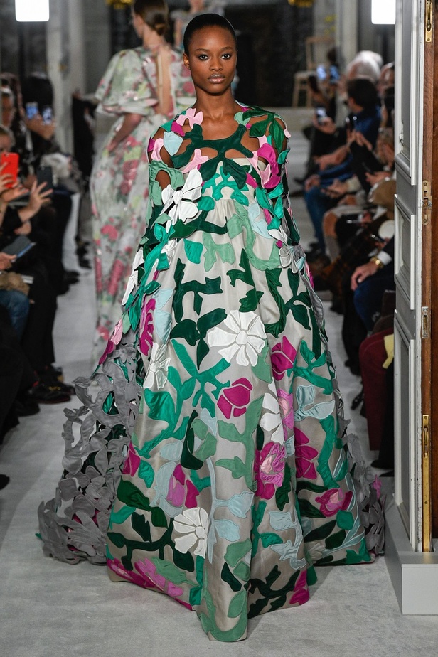 عرض أزياء فالنتينو لربيع 2019