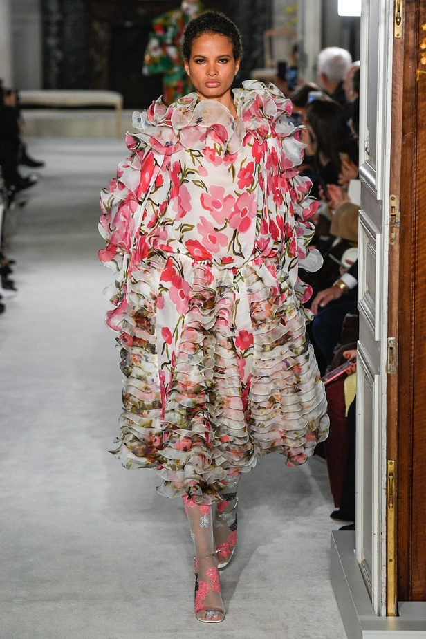 عرض أزياء فالنتينو لربيع 2019