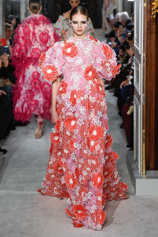 عرض أزياء فالنتينو لربيع 2019