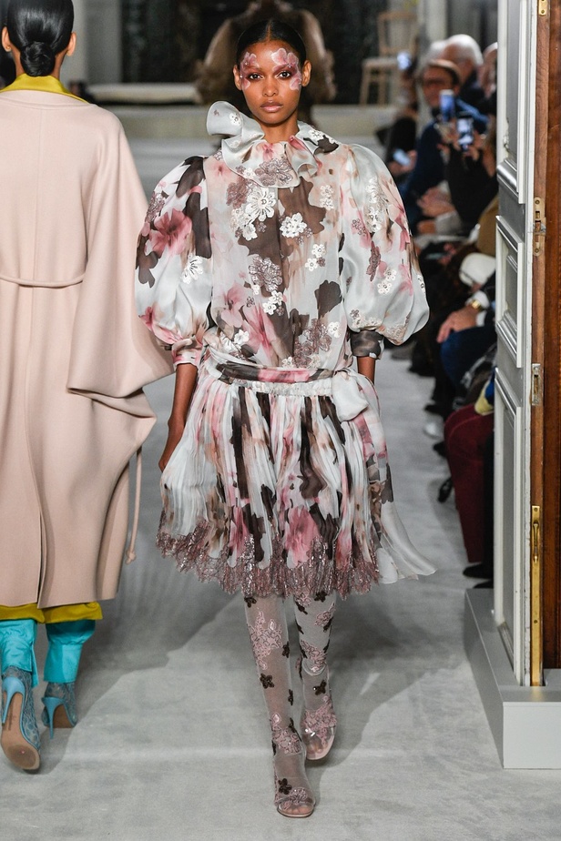 عرض أزياء فالنتينو لربيع 2019