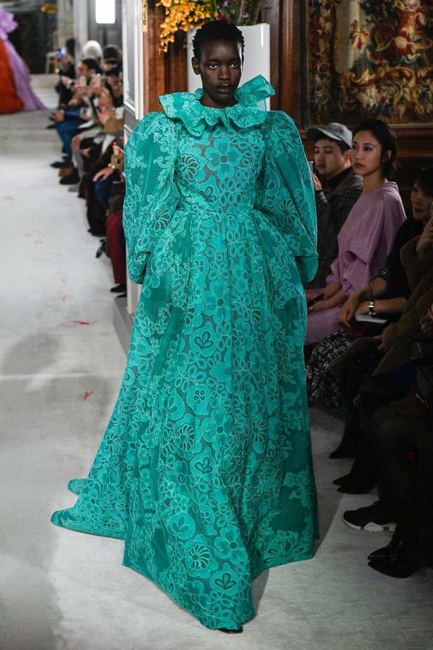 عرض أزياء فالنتينو لربيع 2019