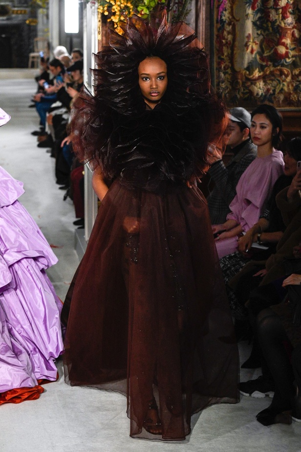 عرض أزياء فالنتينو لربيع 2019