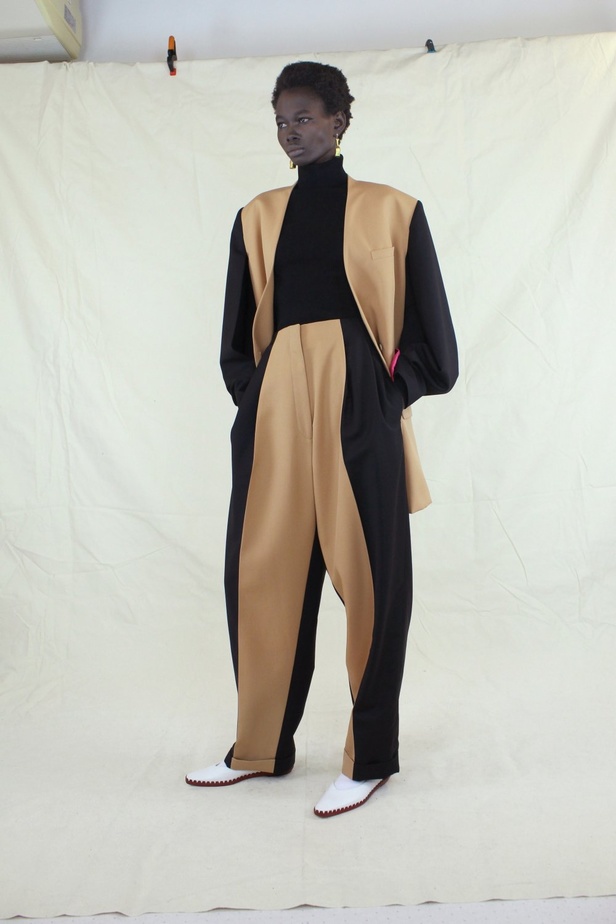 عرض ازياء مجموعة Roksanda لموسم خريف وشتاء 2021