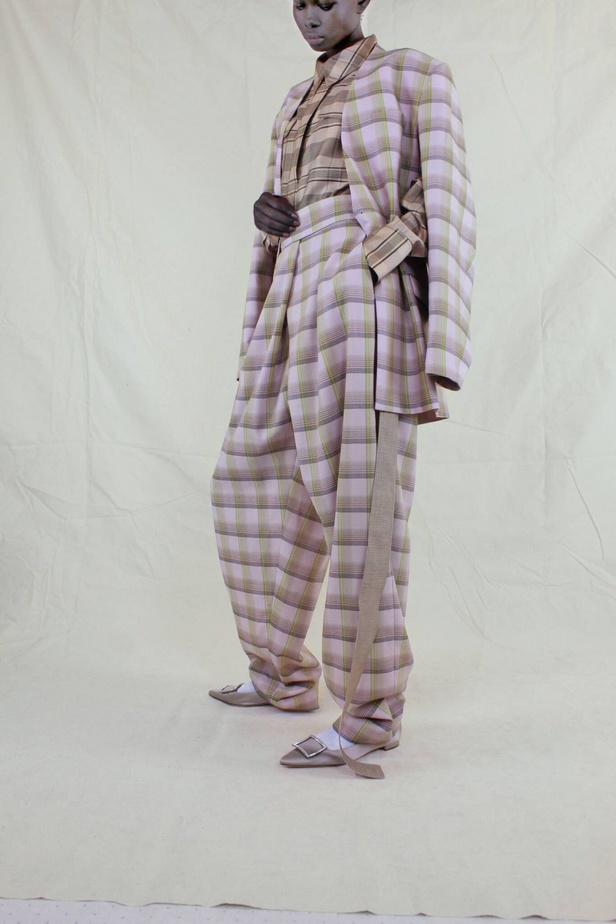 عرض ازياء مجموعة Roksanda لموسم خريف وشتاء 2021