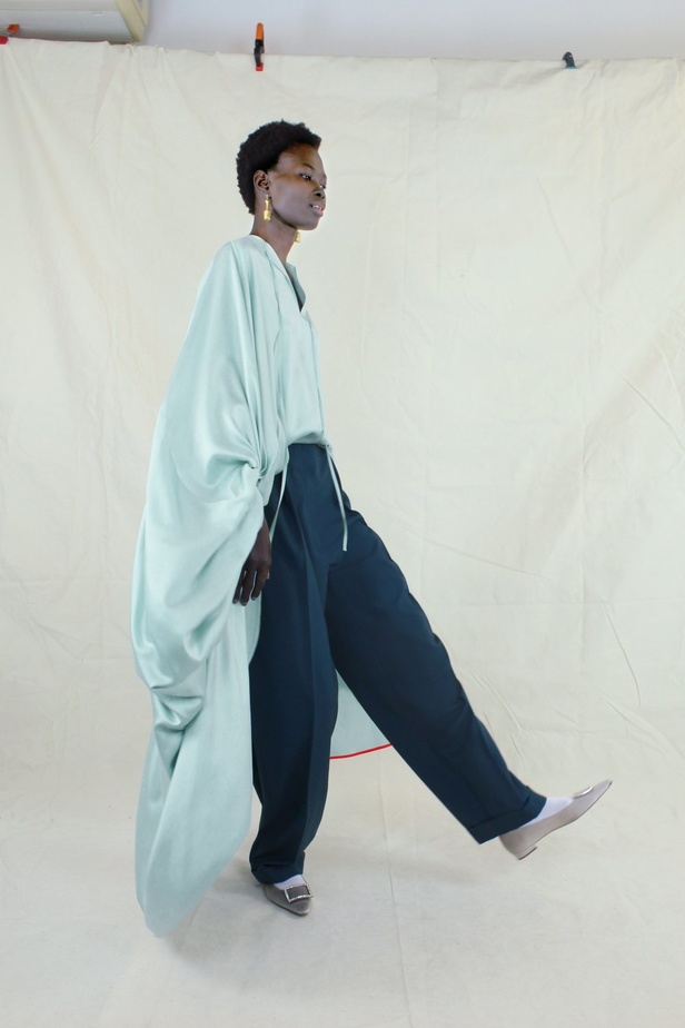 عرض ازياء مجموعة Roksanda لموسم خريف وشتاء 2021