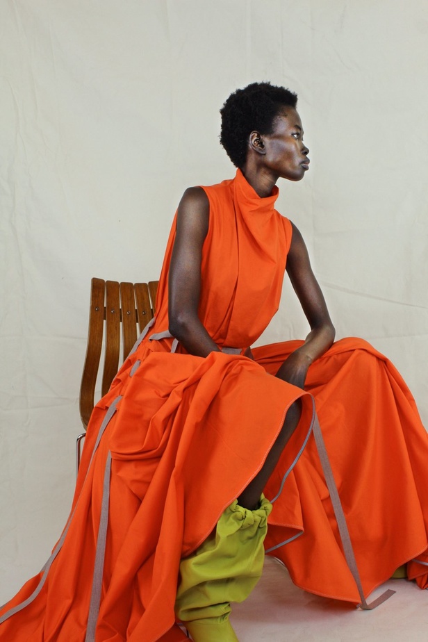 عرض ازياء مجموعة Roksanda لموسم خريف وشتاء 2021