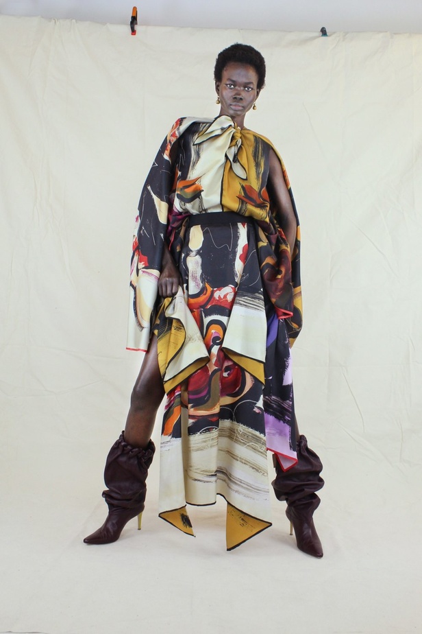 عرض ازياء مجموعة Roksanda لموسم خريف وشتاء 2021