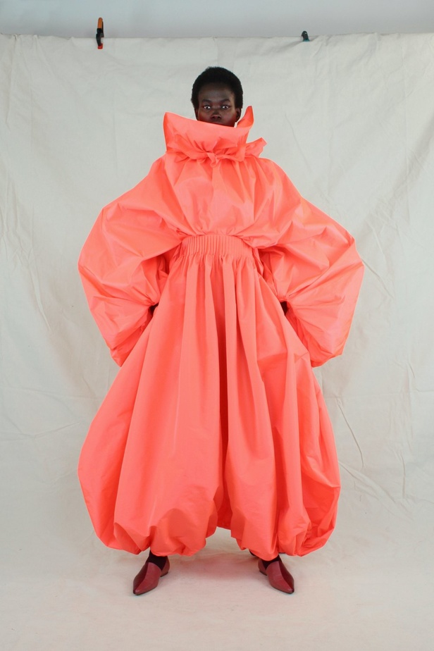 عرض ازياء مجموعة Roksanda لموسم خريف وشتاء 2021