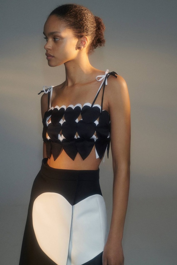 صور عرض أزياء مجموعة MSGM ريزورت 2022