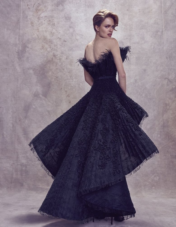 مجموعة أزياء المصمم السعودي محمد آشي خلال أسبوع الموضة في باريس !