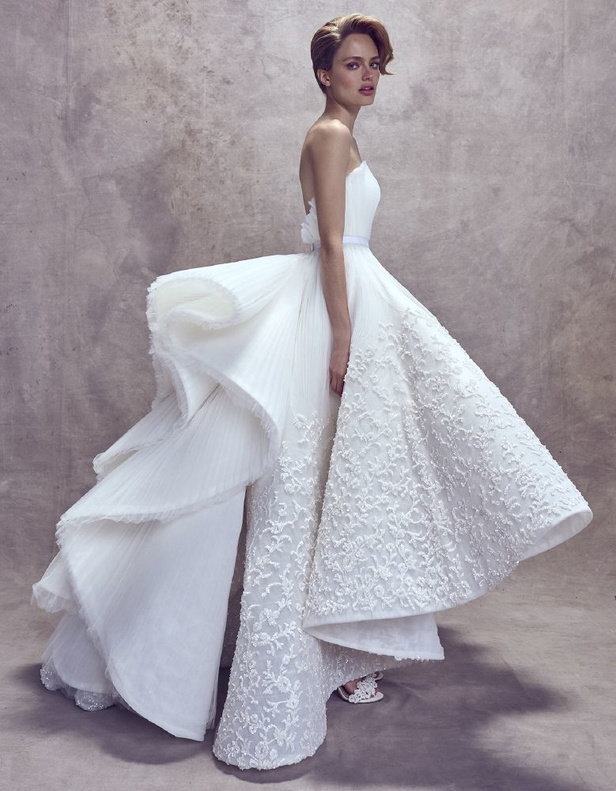 مجموعة أزياء المصمم السعودي محمد آشي خلال أسبوع الموضة في باريس !