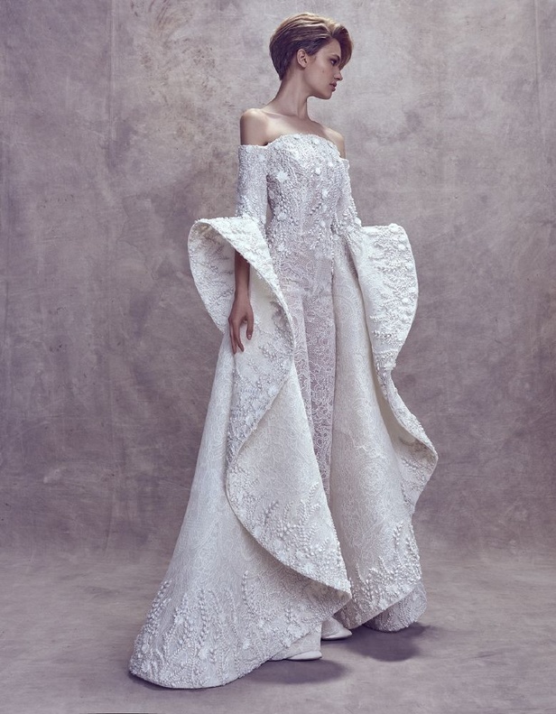 مجموعة أزياء المصمم السعودي محمد آشي خلال أسبوع الموضة في باريس !