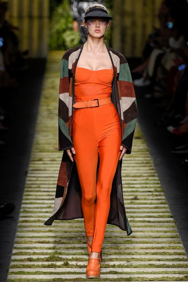 عرض أزياء "ماكس مارا" لموسم ربيع وصيف 2017