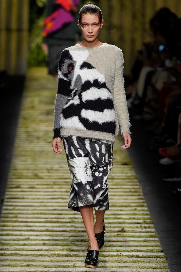 عرض أزياء "ماكس مارا" لموسم ربيع وصيف 2017