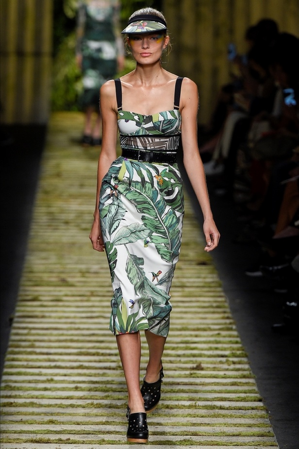 عرض أزياء "ماكس مارا" لموسم ربيع وصيف 2017