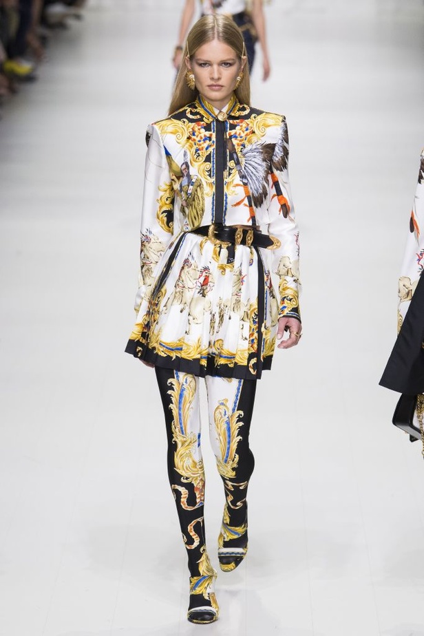 مجموعة Versace لربيع وصيف 2018