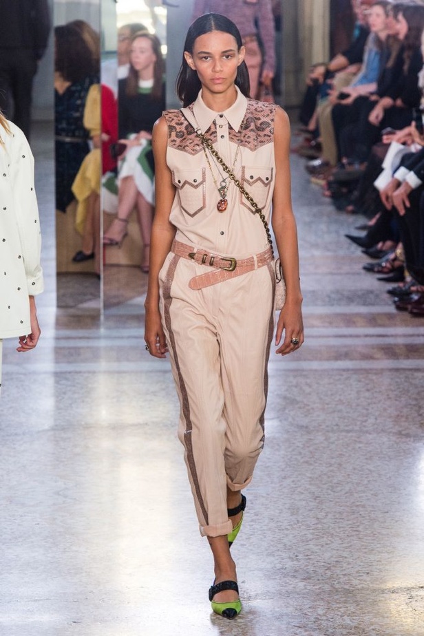 مجموعة “بوتيغا فينيتا” للأزياء لربيع وصيف 2018 !