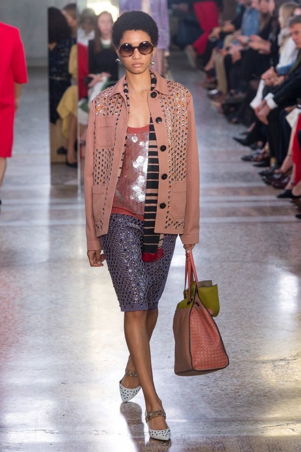 مجموعة “بوتيغا فينيتا” للأزياء لربيع وصيف 2018 !