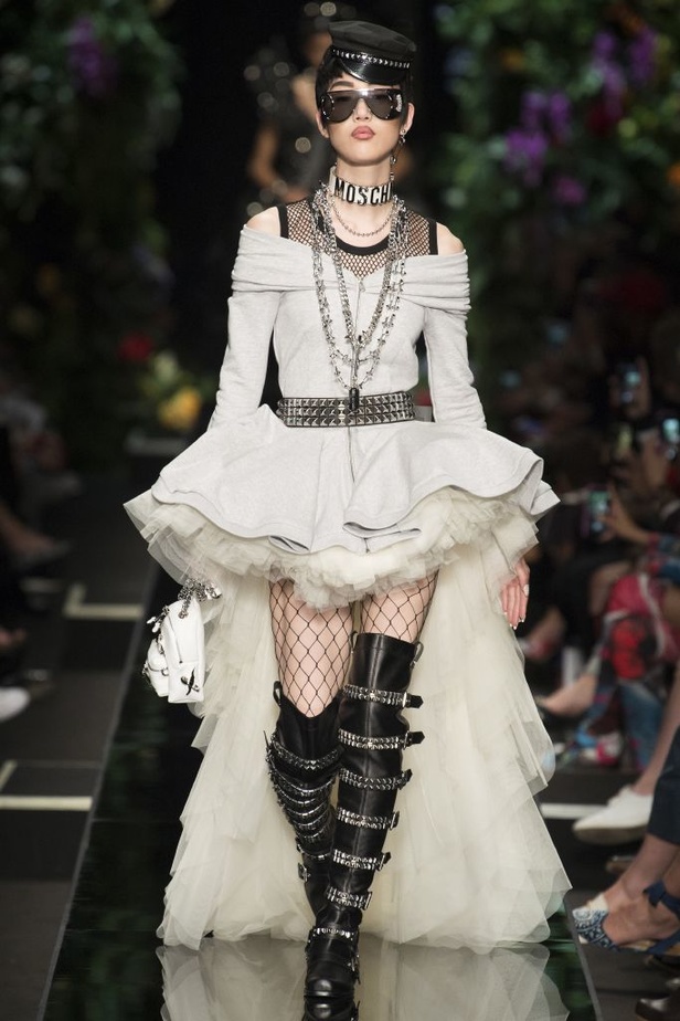 مجموعة Moschino لربيع وصيف 2018