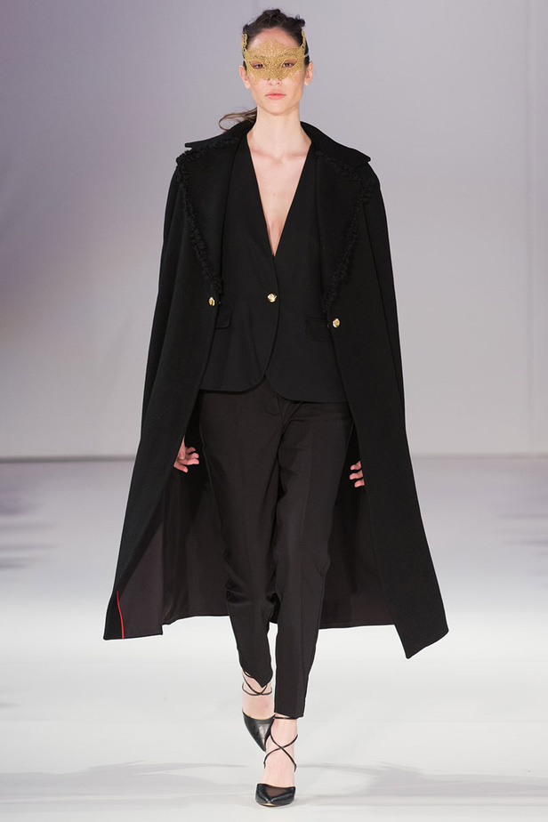 موديلات قفطان مغربي من اسبوع الموضة في لندن