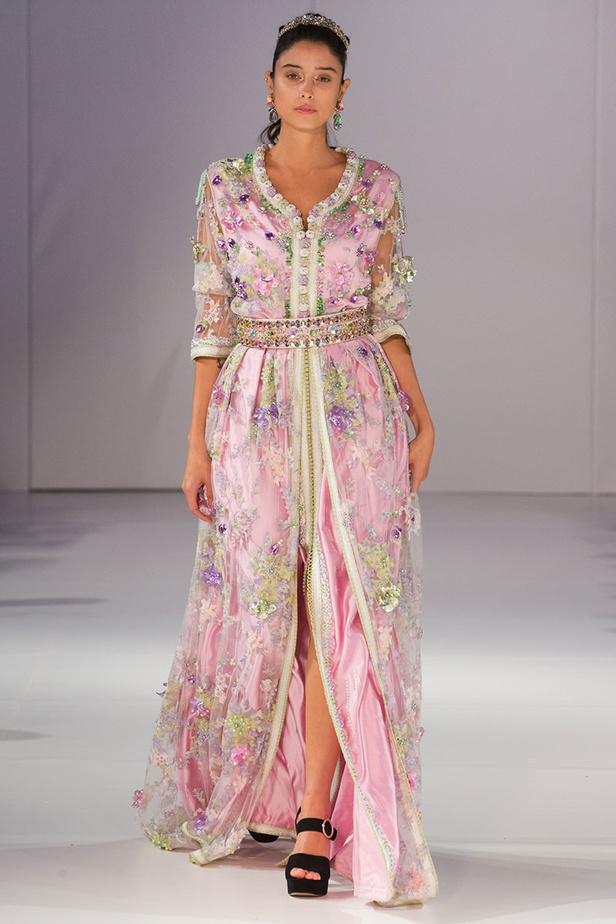 موديلات قفطان مغربي من اسبوع الموضة في لندن