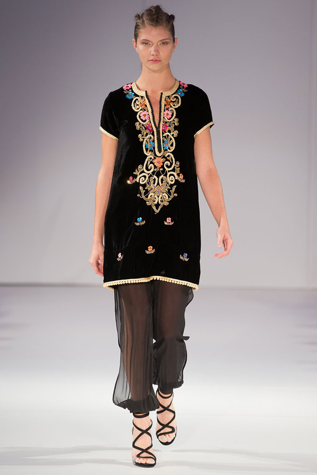 موديلات قفطان مغربي من اسبوع الموضة في لندن