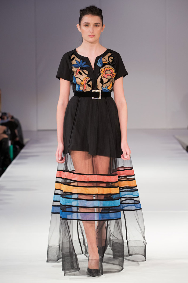 موديلات قفطان مغربي من اسبوع الموضة في لندن