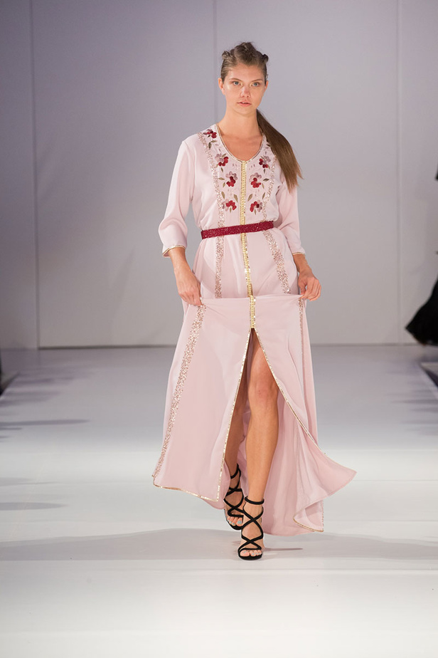 موديلات قفطان مغربي من اسبوع الموضة في لندن