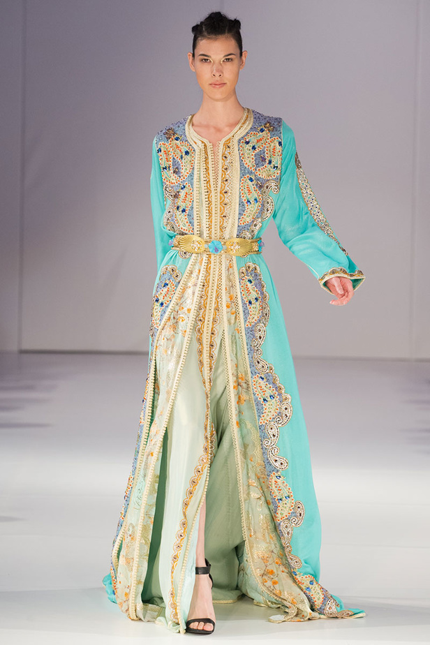 موديلات قفطان مغربي من اسبوع الموضة في لندن