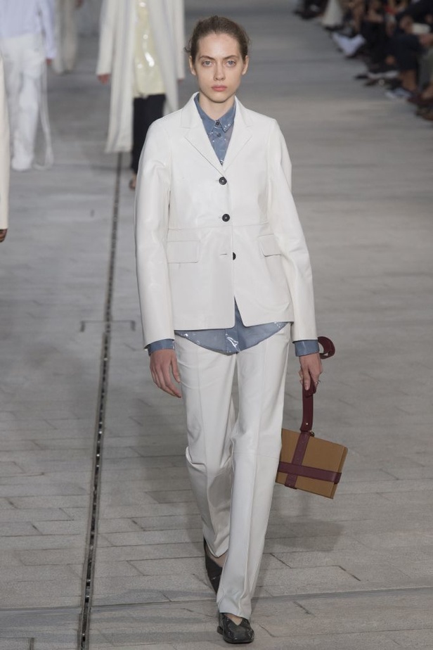 عرض أزياء Jil Sander لموسمي ربيع وصيف 2018!