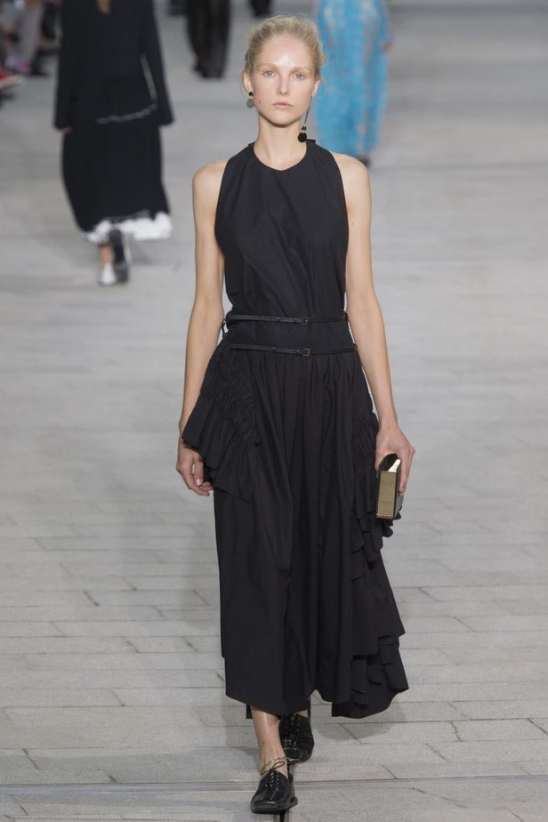 عرض أزياء Jil Sander لموسمي ربيع وصيف 2018!