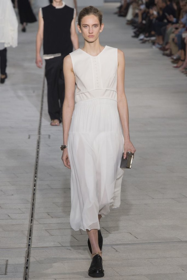 عرض أزياء Jil Sander لموسمي ربيع وصيف 2018!