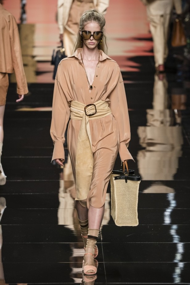 اسبوع الموضة في ميلان 2019 أزياء FENDI  الفاخرة  من ميلان لربيع وصيف 2020