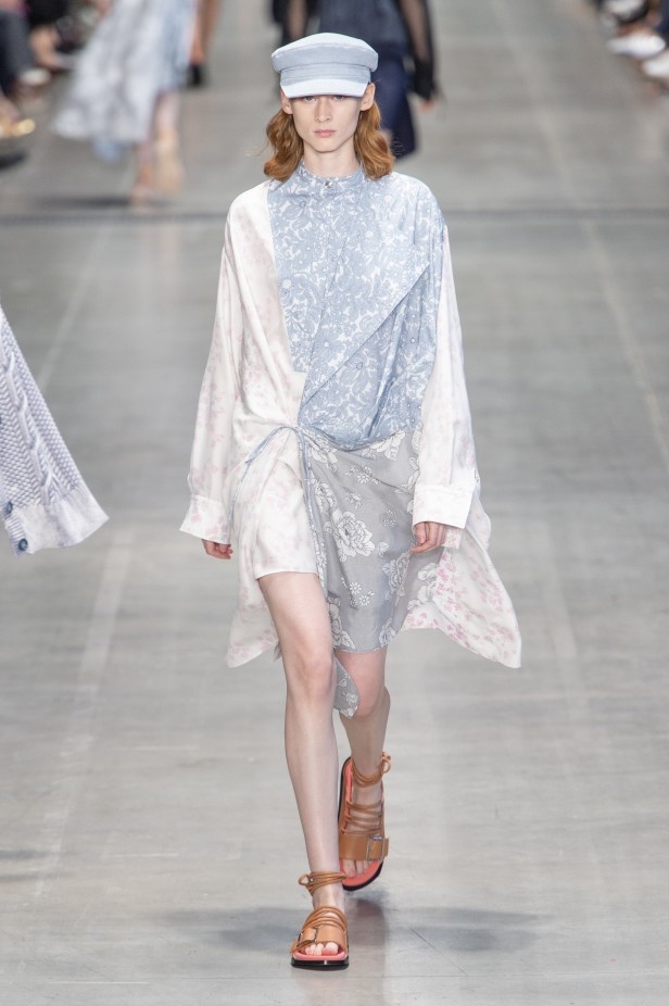 الأنوثة المفعمة بالرومانسية المعاصرة مع مجموعة Sportmax لربيع وصيف 2020