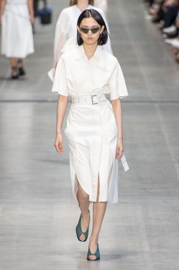 الأنوثة المفعمة بالرومانسية المعاصرة مع مجموعة Sportmax لربيع وصيف 2020