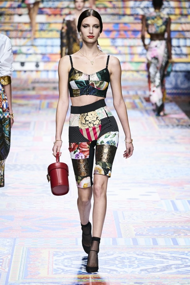 عرض ازياء dolce & gabbana لربيع وصيف 2021 ضمن أسبوع الموضة في ميلانو