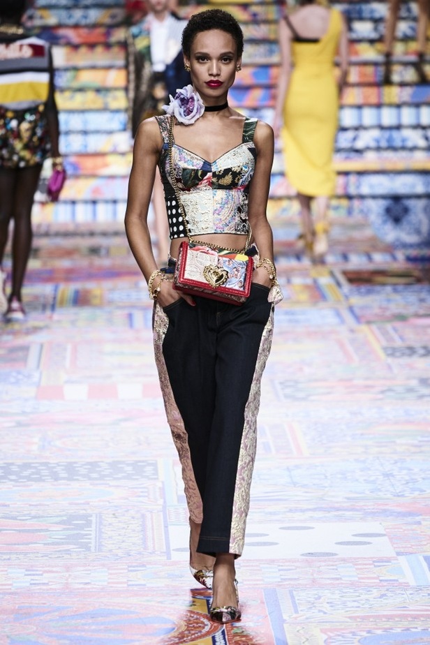 عرض ازياء dolce & gabbana لربيع وصيف 2021 ضمن أسبوع الموضة في ميلانو