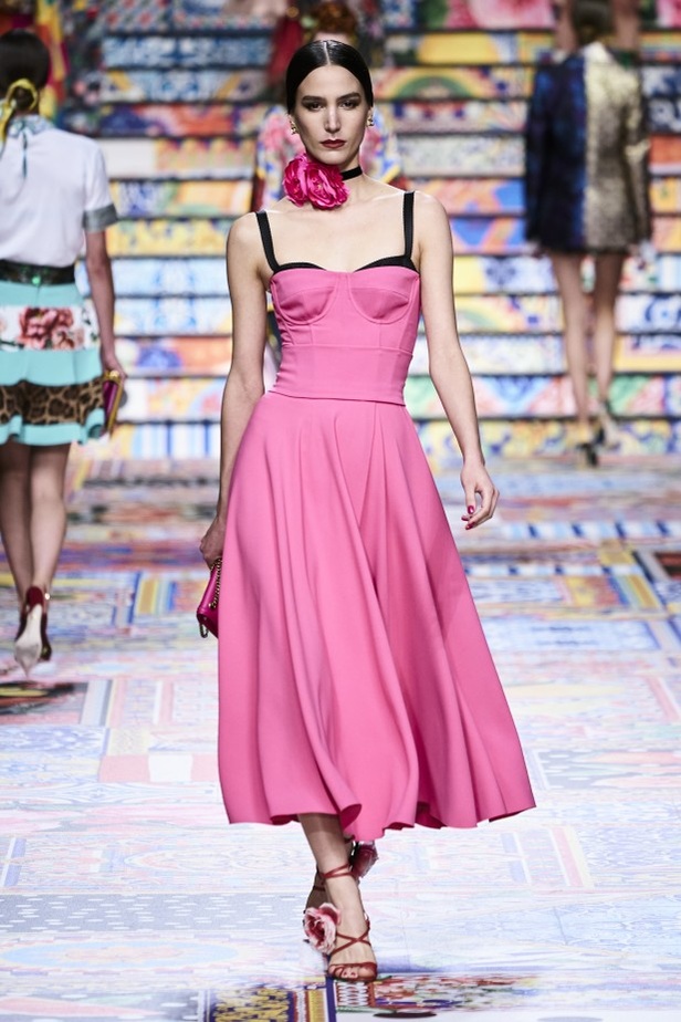 عرض ازياء dolce & gabbana لربيع وصيف 2021 ضمن أسبوع الموضة في ميلانو