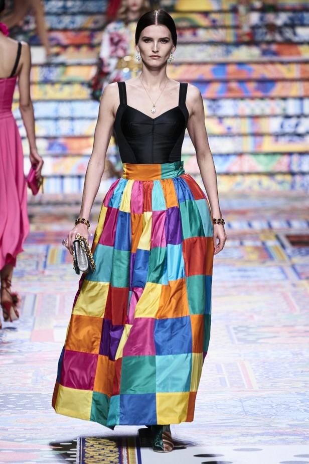 عرض ازياء dolce & gabbana لربيع وصيف 2021 ضمن أسبوع الموضة في ميلانو