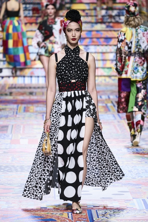عرض ازياء dolce & gabbana لربيع وصيف 2021 ضمن أسبوع الموضة في ميلانو