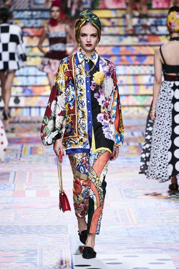 عرض ازياء dolce & gabbana لربيع وصيف 2021 ضمن أسبوع الموضة في ميلانو