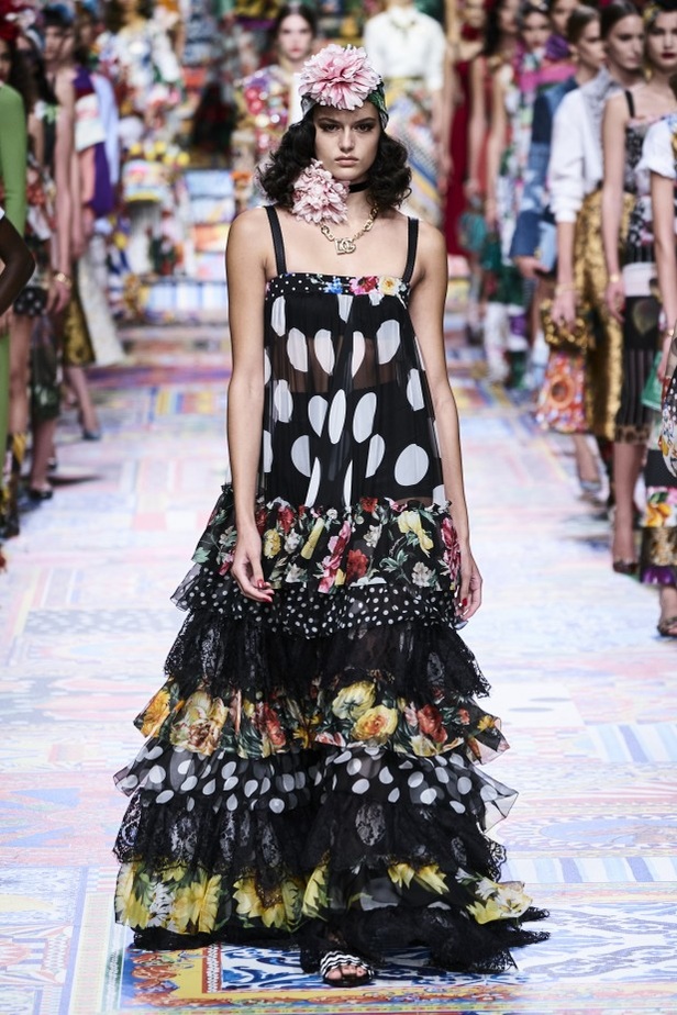 عرض ازياء dolce & gabbana لربيع وصيف 2021 ضمن أسبوع الموضة في ميلانو