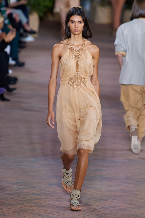 عرض ازياء Alberta Ferretti من أسبوع الموضة في ميلانو لربيع وصيف 2020