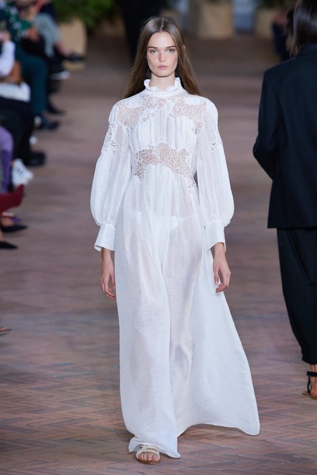 عرض ازياء Alberta Ferretti من أسبوع الموضة في ميلانو لربيع وصيف 2020