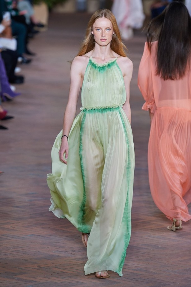 عرض ازياء Alberta Ferretti من أسبوع الموضة في ميلانو لربيع وصيف 2020