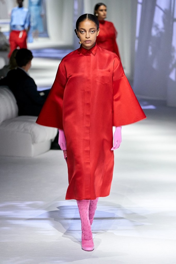 عرض ازياء Fendi لربيع وصيف 2021 من اسبوع الموضة في ميلانو 
