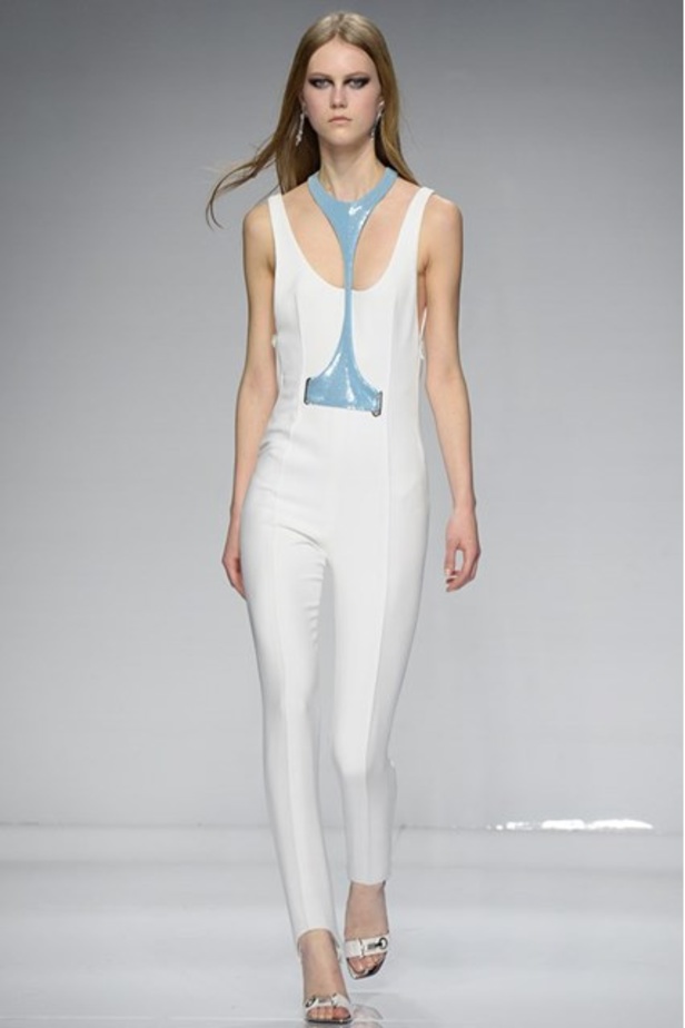 عرض فيرساتشي للأزياء الفاخرة لربيع وصيف 2016