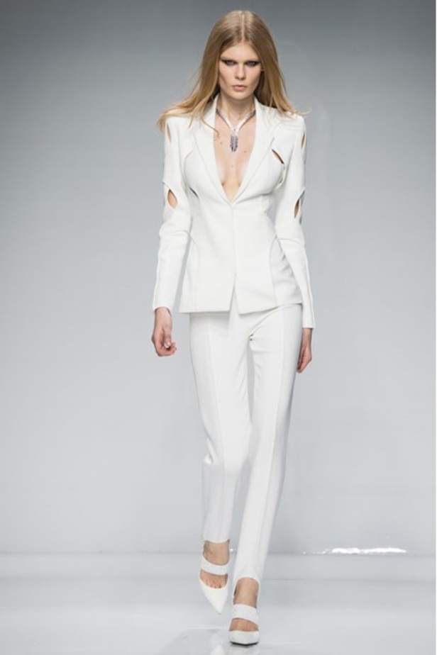 عرض فيرساتشي للأزياء الفاخرة لربيع وصيف 2016